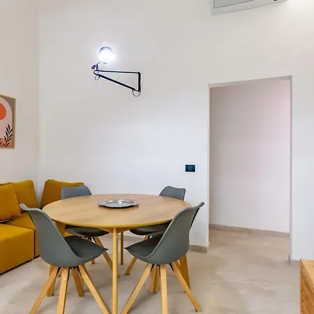 Guesthost - San Lorenzo Roomy