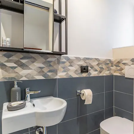 Guesthost - San Lorenzo Roomy *